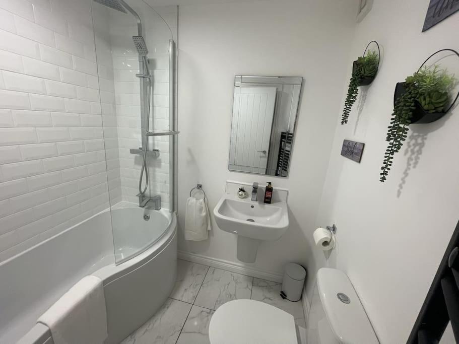 Modern 1-Bed Apartment بلفاست المظهر الخارجي الصورة